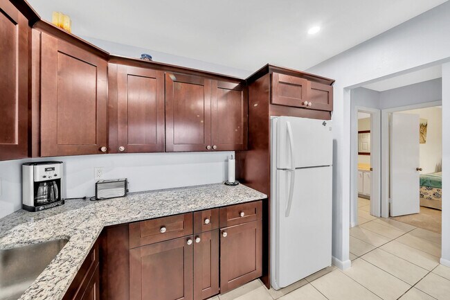 Building Photo - 9278 Vista Del Lago