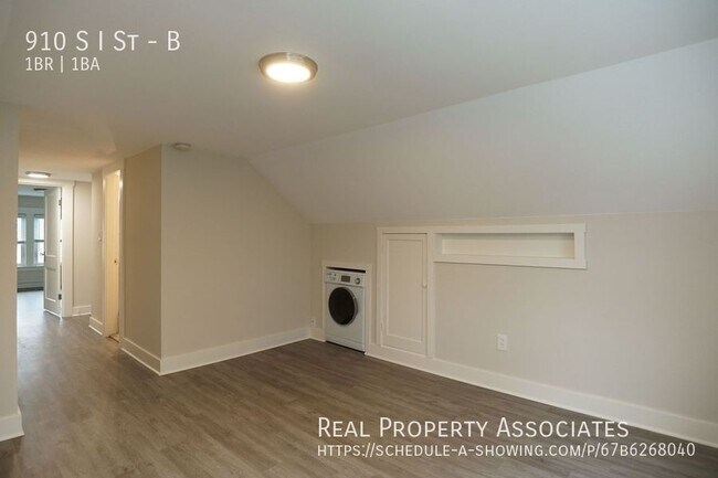 Building Photo - 910 S I St
