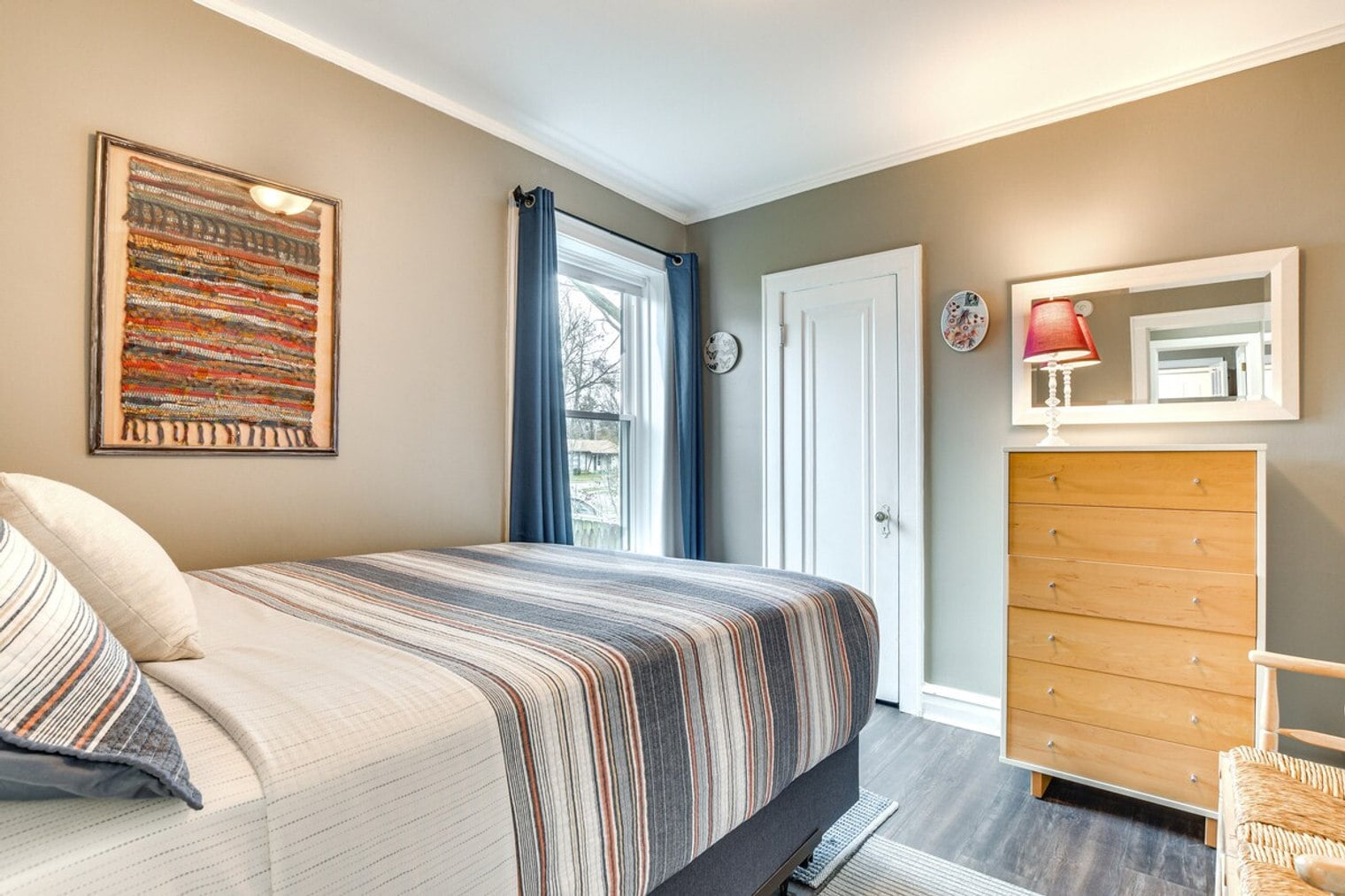 Building Photo - 1546 Fowler Ave