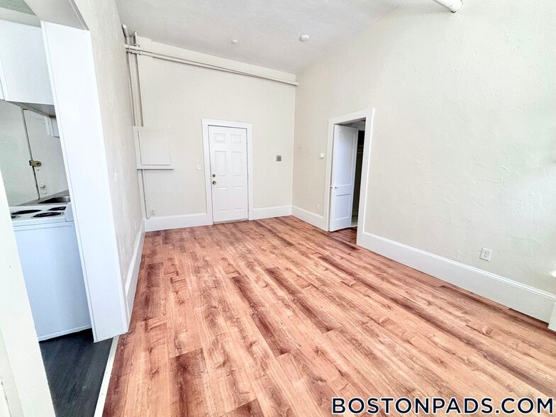 Building Photo - 99 Brainerd Rd