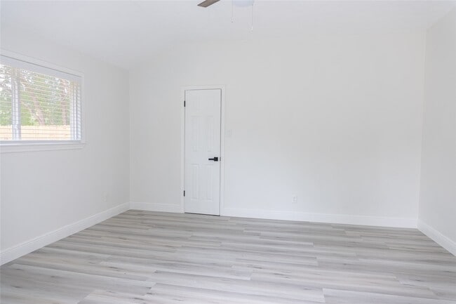 Building Photo - 609 Oak Harbor Dr