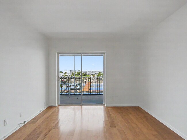 Building Photo - 37 Yacht Club Dr