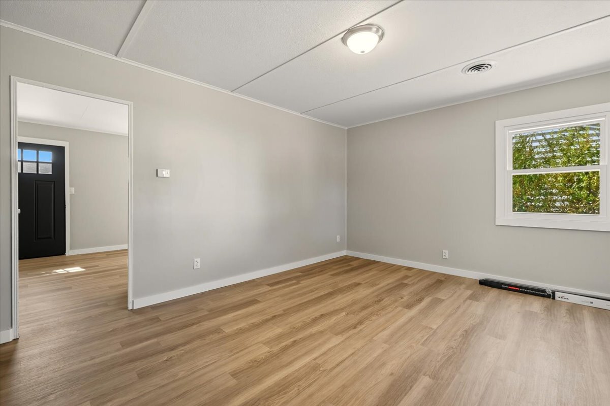 Building Photo - 710 E Chestnut St