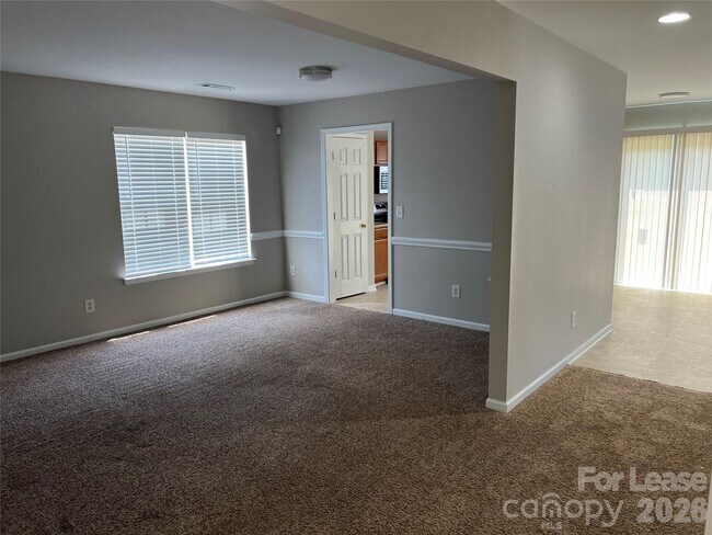 Building Photo - 1111 Delander Ln