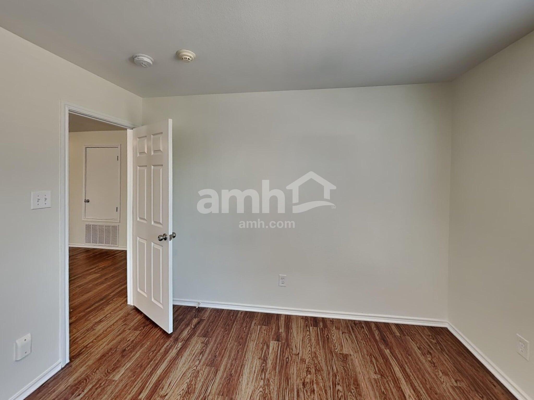 Building Photo - 7919 Oak Pointe