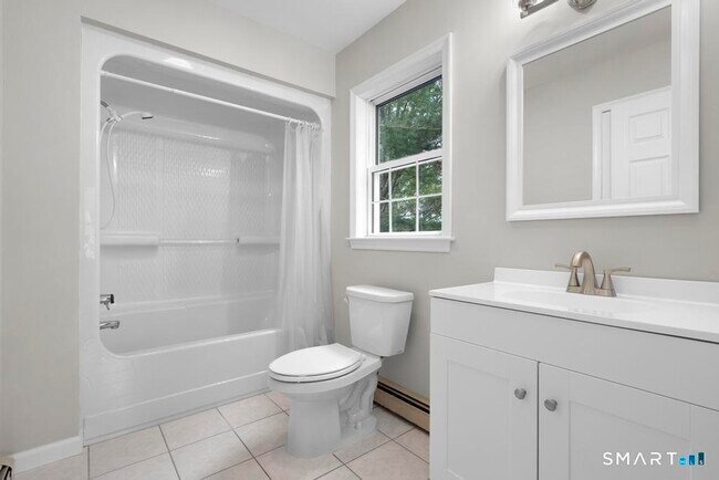 Building Photo - 815 S Pine Creek Rd