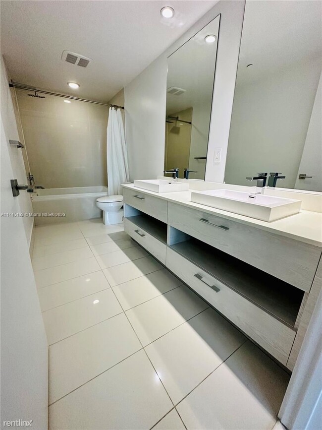 Building Photo - 1 br, 2 bath Condo - Brickell Heights