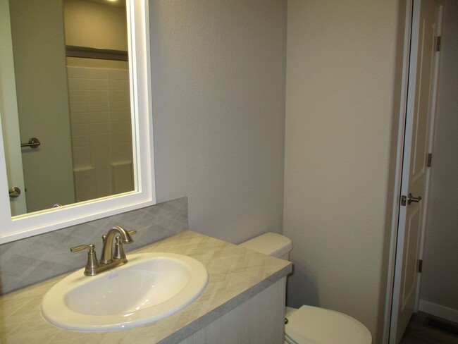 Building Photo - Brand New Berthoud Property facing the Mou...