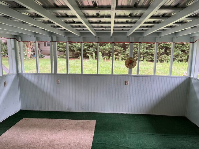 Building Photo - 328 East King Street-Home with loads of space