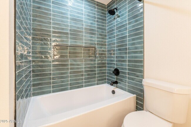 Building Photo - 1530 E Alameda Dr