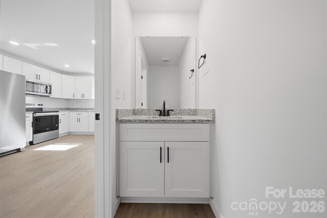 Building Photo - 403 15th Ave SW