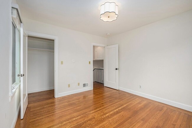 Building Photo - 919 Del Mar Ave