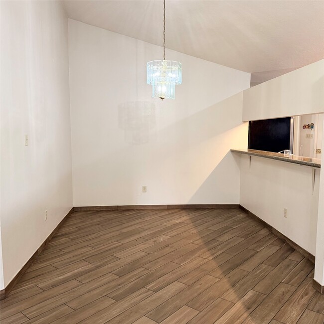 Building Photo - 16914 Summer Dawn Pl