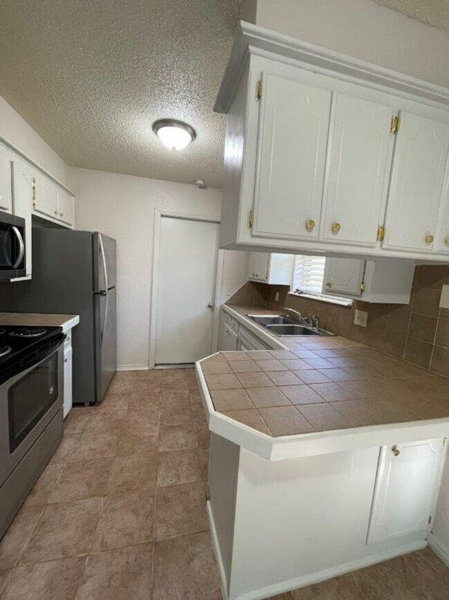 Building Photo - Military Discount available! Updated 3 bed 2 bath, 2 car, fenced yard!