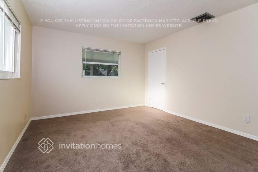 Building Photo - 737 SE Hollahan Ave