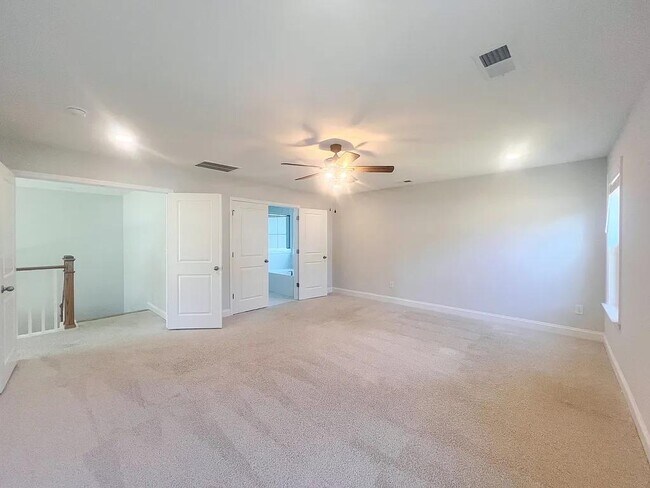 Building Photo - 1105 Cortland Vly