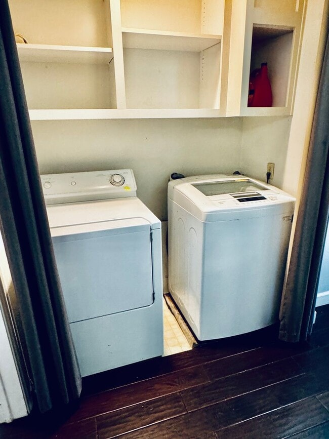 Building Photo - Two Bedroom Home for Rent on Naples Island