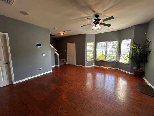 Building Photo - Beautiful 3 Bedroom Home With Bonus Room!!
