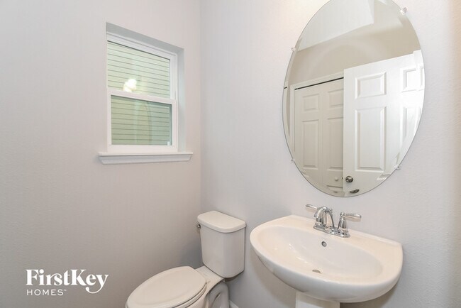 Building Photo - 529 Chandler Dr