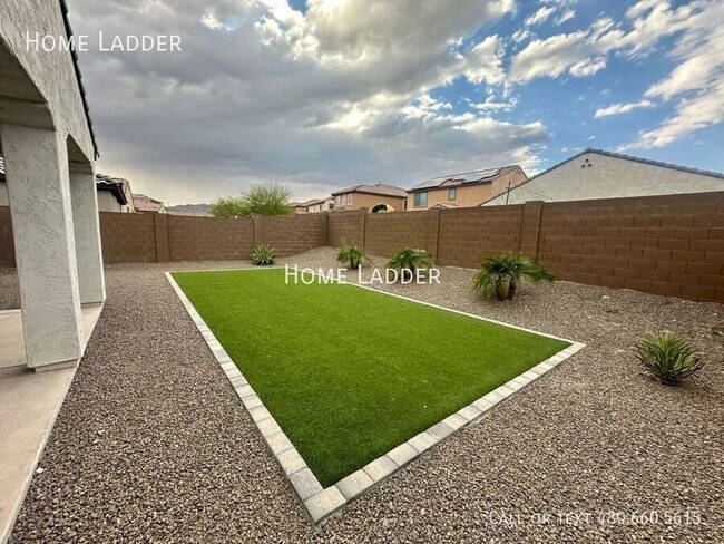 Building Photo - 19842 W Badgett Ln