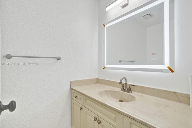 Building Photo - 16653 Golfview Dr