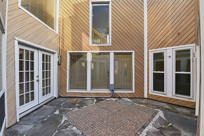 Building Photo - 14210 Briarhills Pkwy