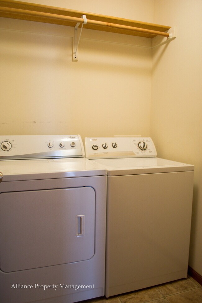 Building Photo - Brookmont Dr. 516-518