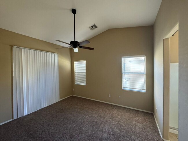 Building Photo - 467 E Calle De Ocaso