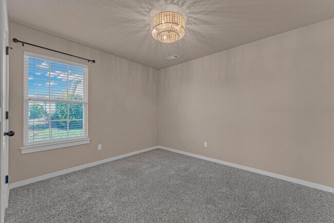 Building Photo - Beautiful 3-Bedroom Home with Open Layout & Fenced Backyard!