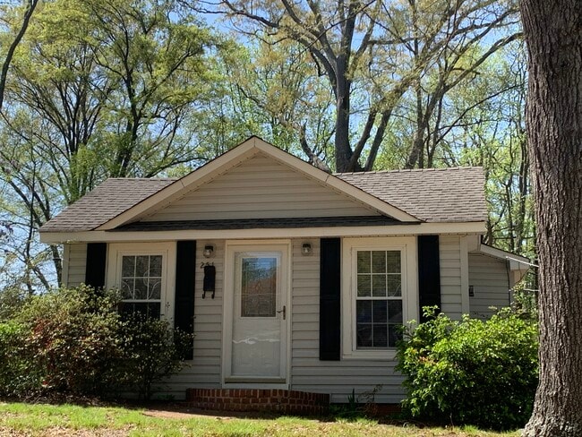 Building Photo - 251 E Statesville Ave