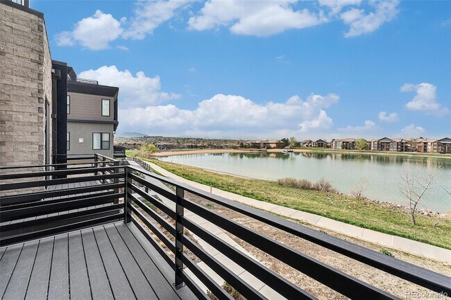 Building Photo - 2323 Lakeshore Ln
