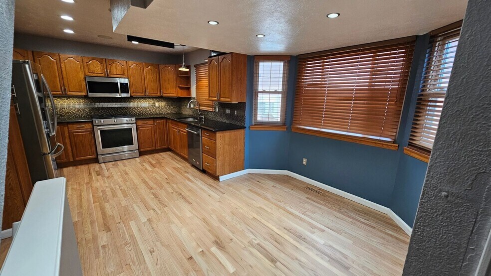 Building Photo - 17703 E Bellewood Dr