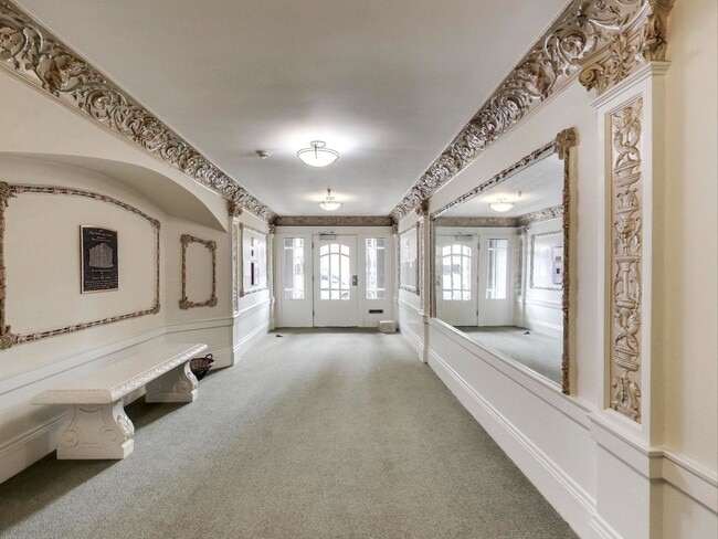 Building Photo - 2107 Pierce St