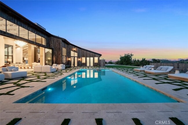 Building Photo - 3121 Old Topanga Canyon Rd