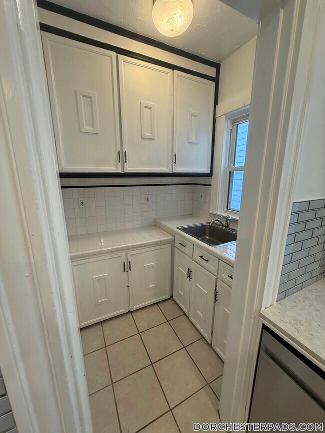 Building Photo - 369 Savin Hill Ave