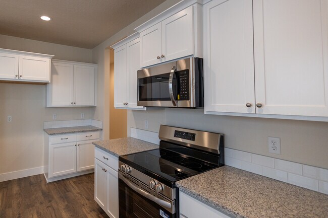 Building Photo - 5558 W Aralia Dr