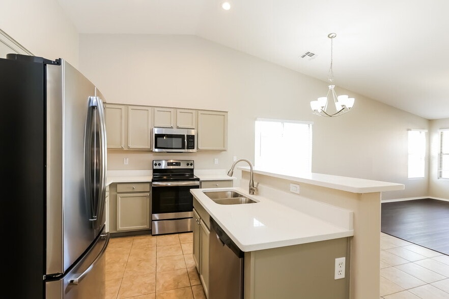 Building Photo - 6622 S 23rd Ave