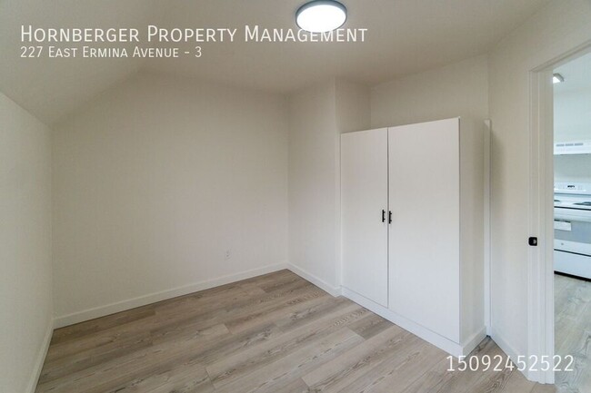 Building Photo - Newly Remodeled 2 Bed 1 Bath Unit!