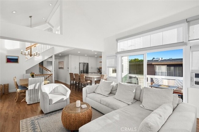 Building Photo - 409 Dahlia Ave