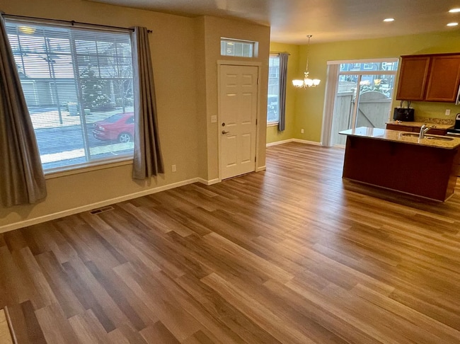 Building Photo - Fantastic 3 Bedroom 2.5 Bath Home in Cordata!