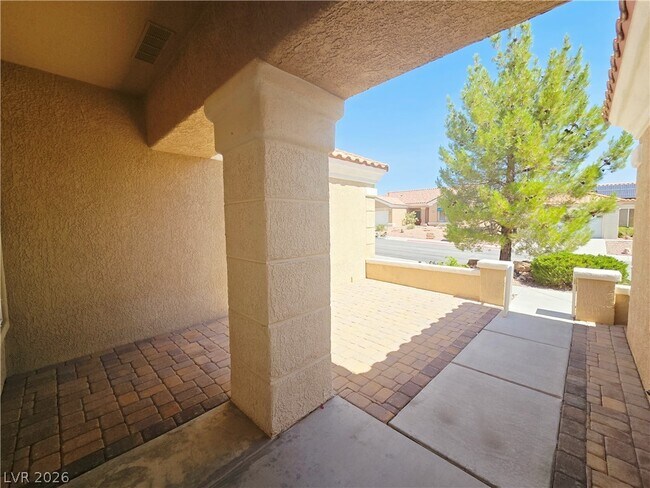Building Photo - 10309 Longwood Dr