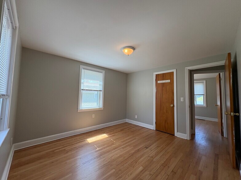 Building Photo - 75 Ithica St