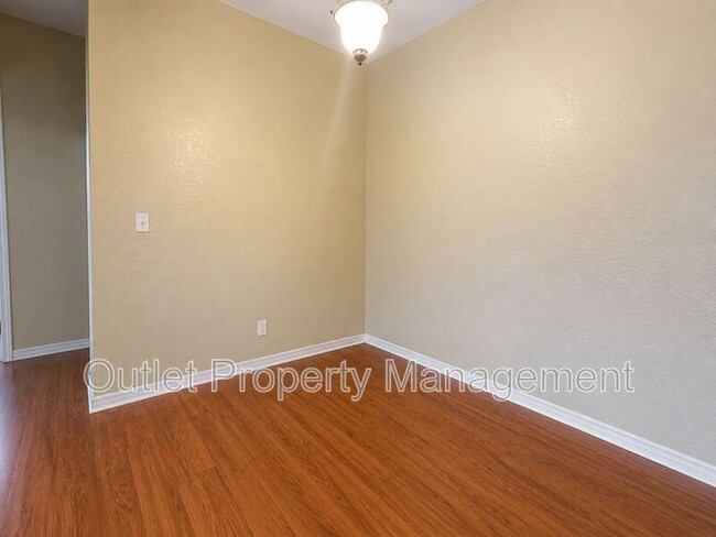 Building Photo - 6071 Westgate Dr