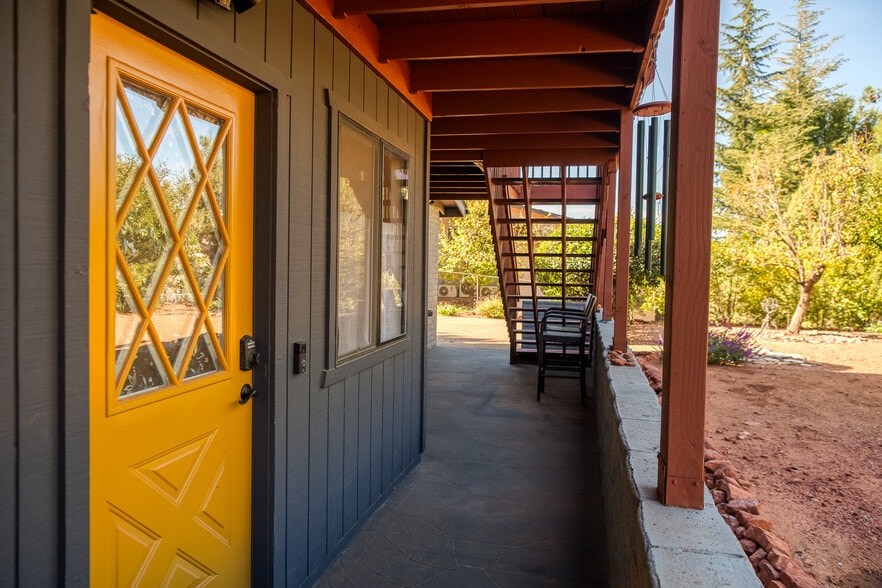 Building Photo - 350 Panorama Blvd