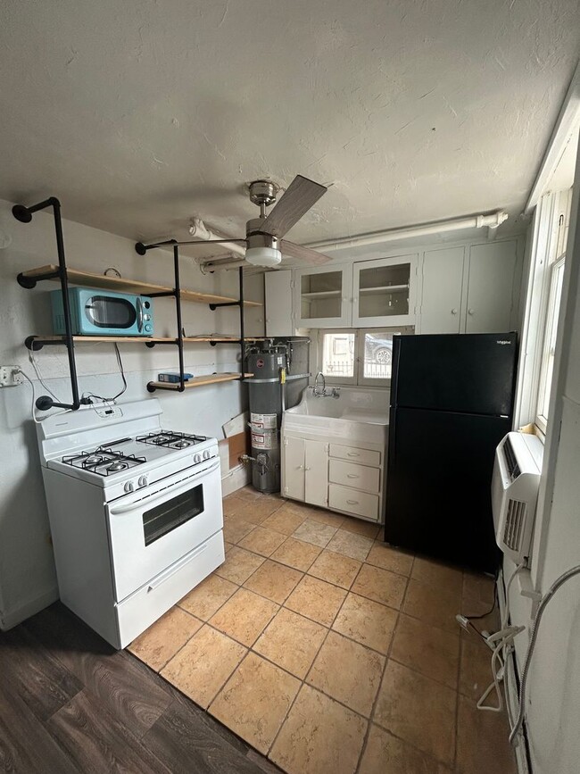 Building Photo - 441 N Center St