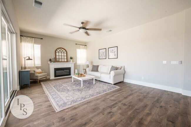 Building Photo - Madera Tesoro Viejo - Beautiful Hillside Village 2-Story Home, 4BR/3BA, SOLAR, Community Pool + L...