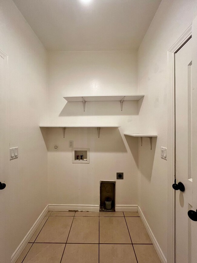 Building Photo - Non-Refundable & Security Deposit Total: $...