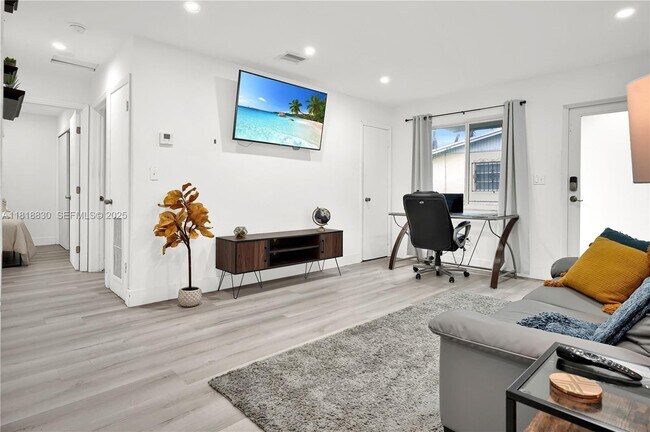 Building Photo - 300 NW 82nd Terrace