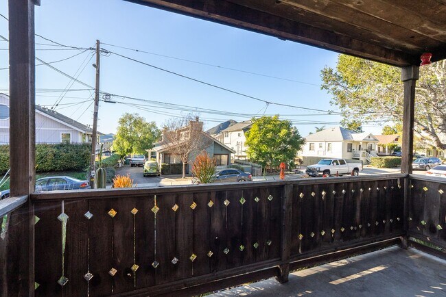 Building Photo - 2048 Swazey St