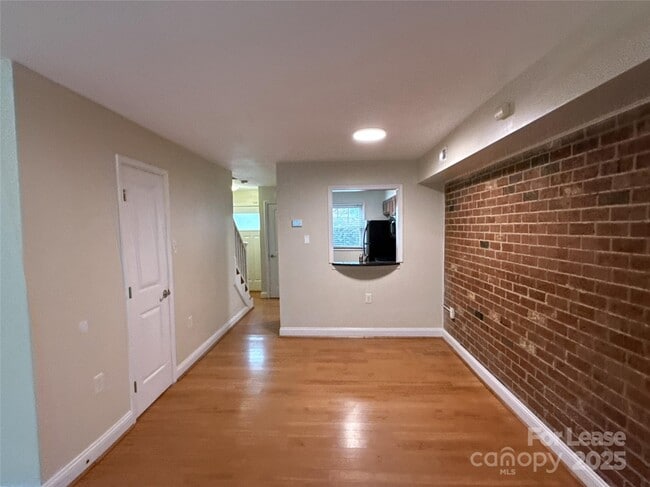 Building Photo - 1207 Green Oaks Ln